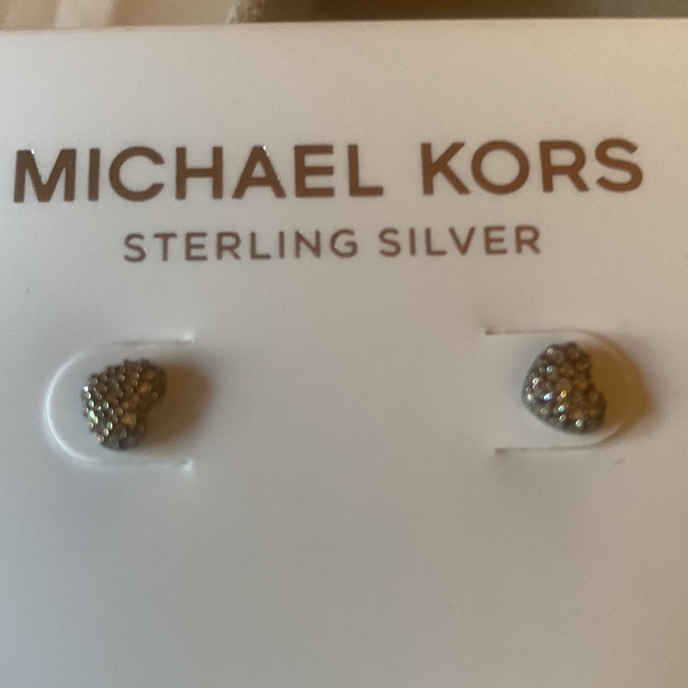New MICHAEL KORS Women's Kors Love Pavé Heart Earrings - Picture 5 of 5